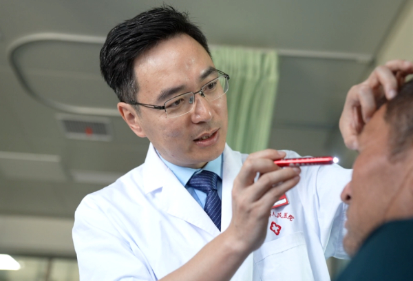 万里援疆播大爱！爱尔眼科东莞医疗队百例复明手术点亮天山患者“视”界